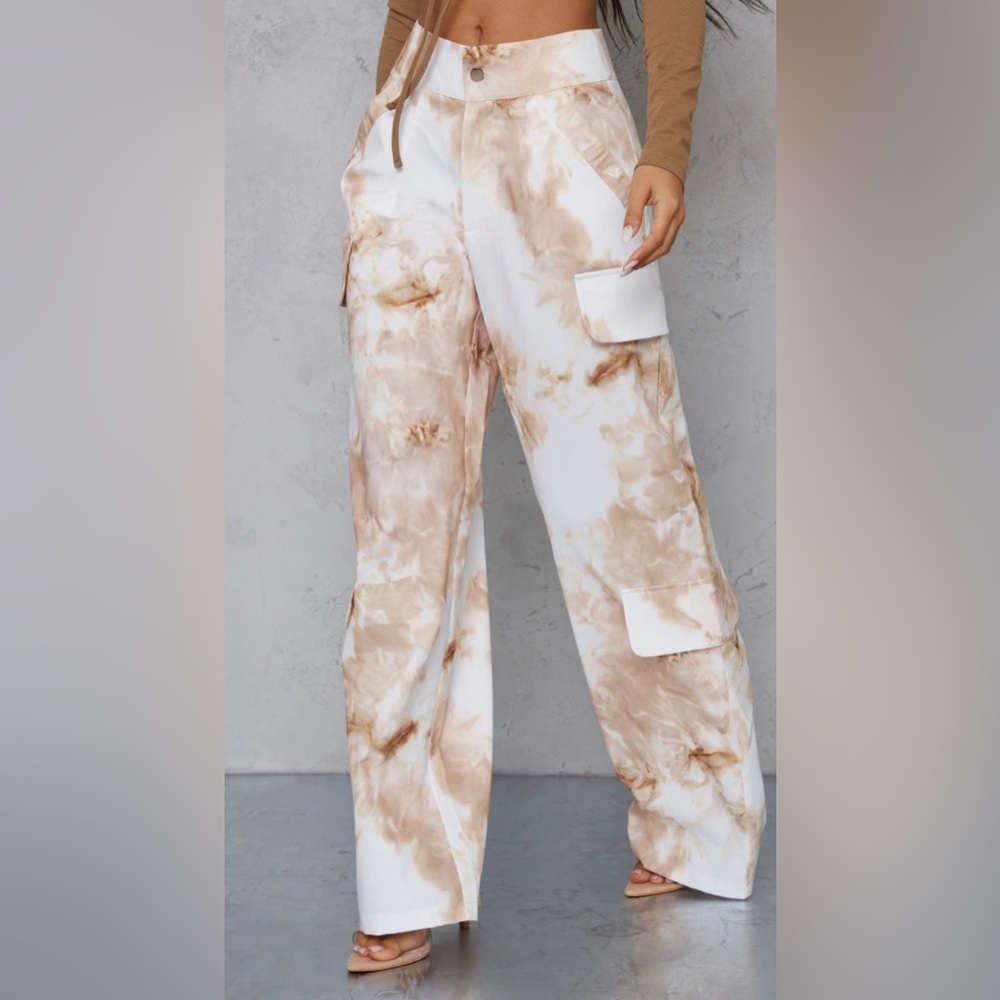 BRAND NEW: Pretty Little Thing Cargo Pants